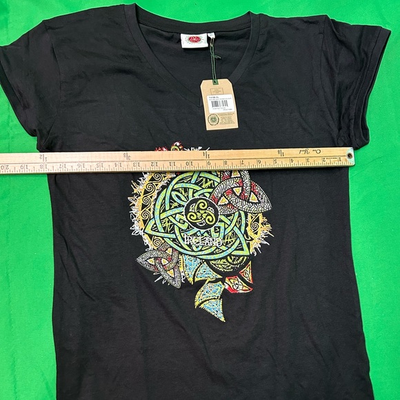 NWT Irish Celtic Motif 100% Cotton V-neck Women’s T-shirt. Color Black. Size XL. - Picture 7 of 8